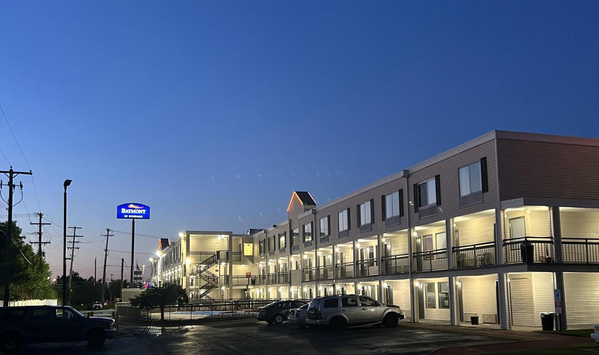 Baymont Inn And Suites By Wyndham Columbus / Near Osu Buitenkant foto