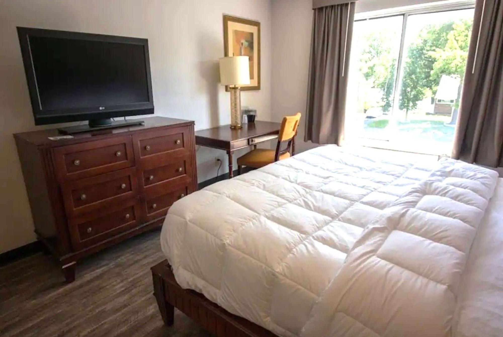 Baymont Inn And Suites By Wyndham Columbus / Near Osu Buitenkant foto