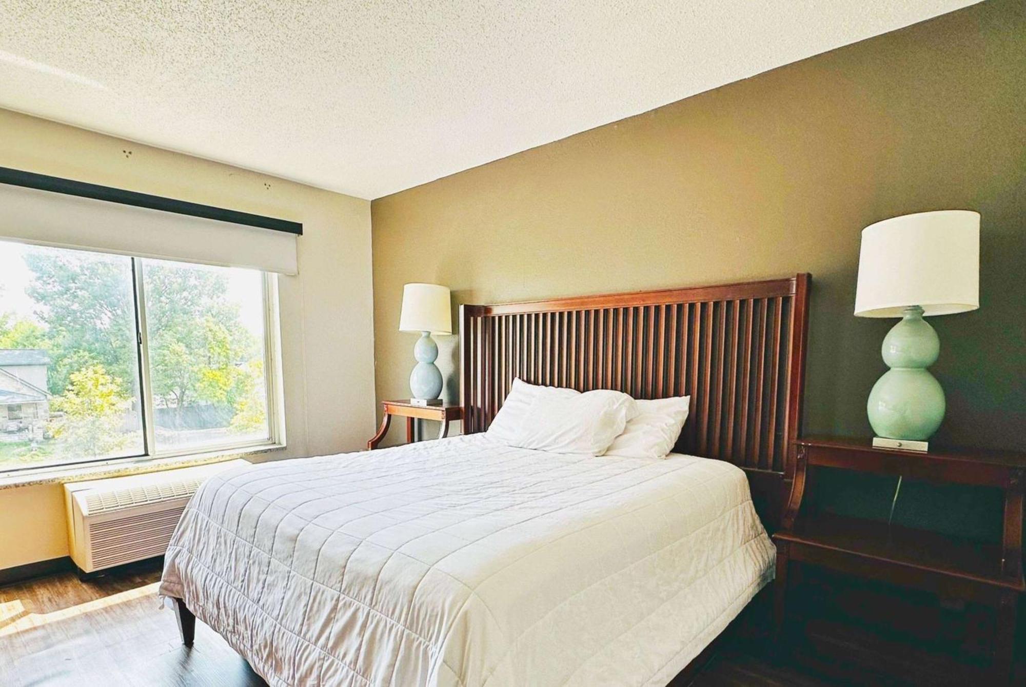 Baymont Inn And Suites By Wyndham Columbus / Near Osu Buitenkant foto