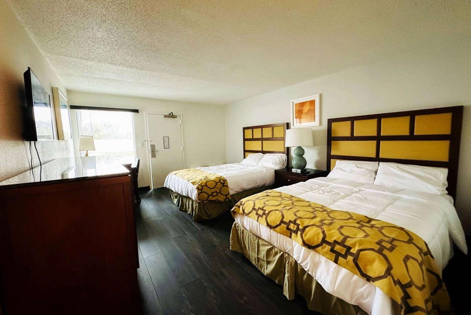 Baymont Inn And Suites By Wyndham Columbus / Near Osu Buitenkant foto